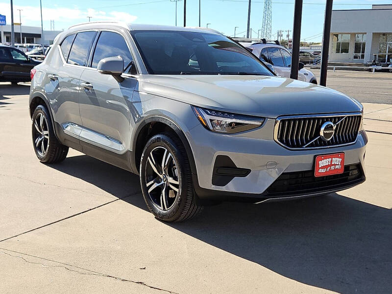 2025 Volvo XC40 B5 Core Bright Theme