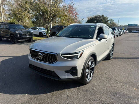 2025 Volvo XC40 B5 Plus Bright Theme