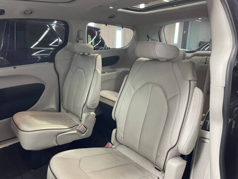 2020 Chrysler Pacifica Limited 35th Anniversary