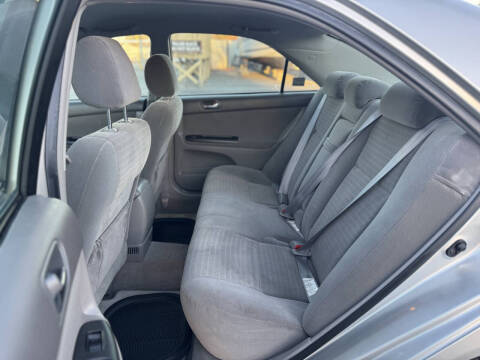 2005 Toyota Camry LE V6