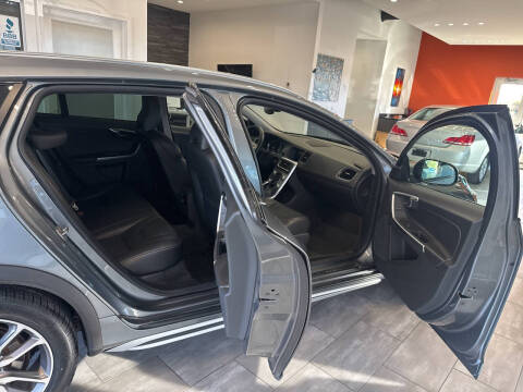 2018 Volvo V60 Cross Country T5 Platinum