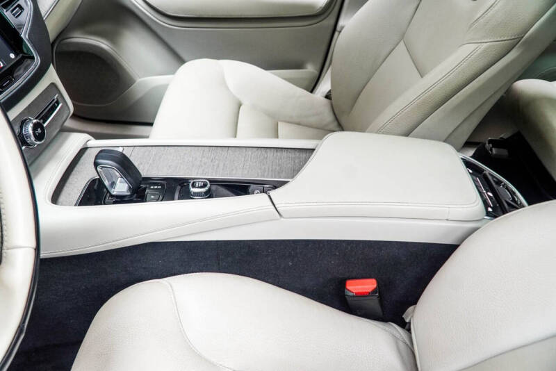 2023 Volvo XC90 B6 Plus Bright Theme 7P