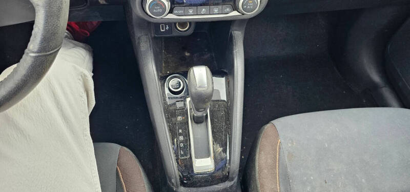 2020 Nissan Versa SR