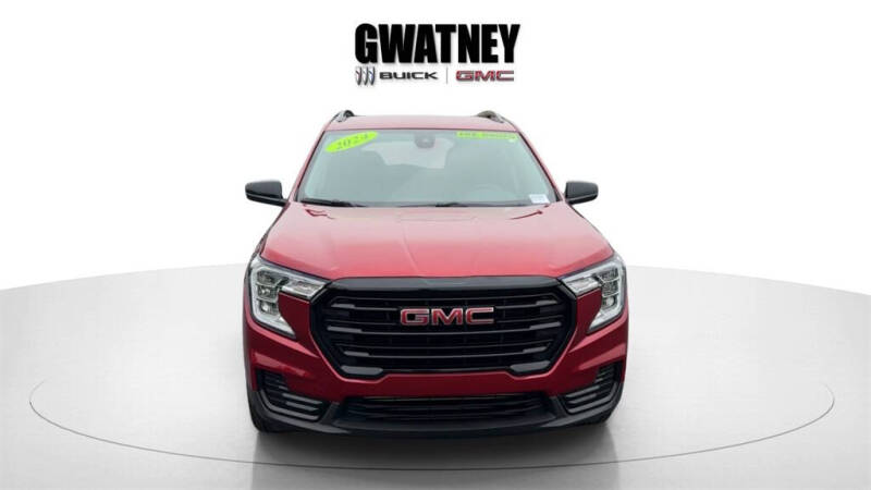 2024 GMC Terrain SLE's photo