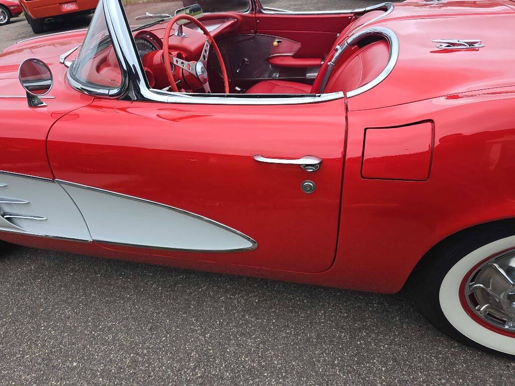 1961 Chevrolet Corvette 35