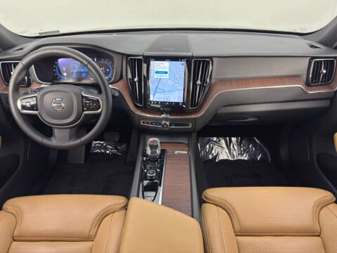 2023 Volvo XC60 B5 Ultimate Bright Theme