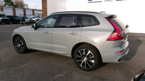 2025 Volvo XC60 B5 Plus Dark Theme