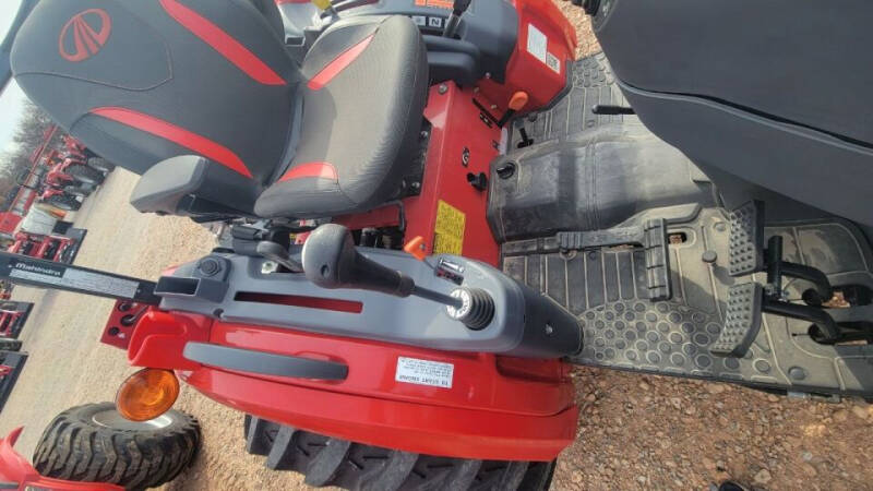 2025 Mahindra 1635 Shuttle