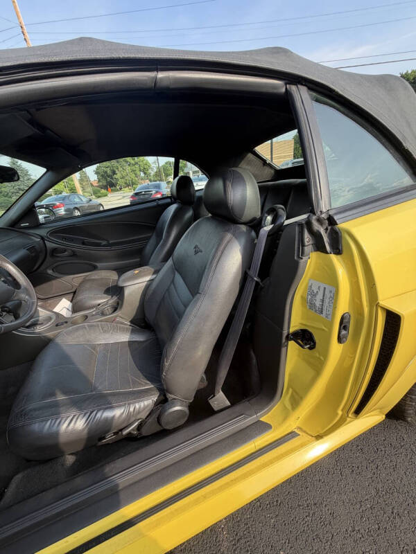 2003 Ford Mustang - Photo 11