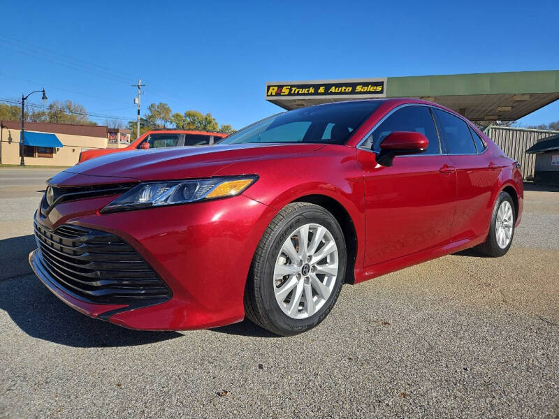 2020 Toyota Camry LE's photo