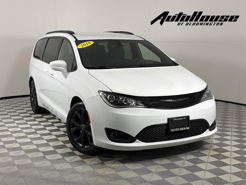 2018 Chrysler Pacifica Touring Plus's photo