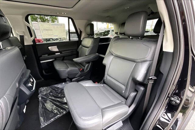 2027 Ford Expedition Active