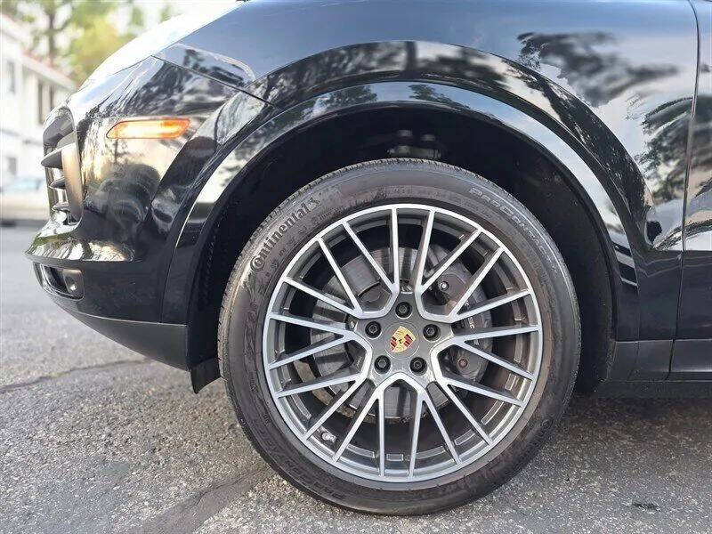 2023 Porsche Cayenne Platinum Edition