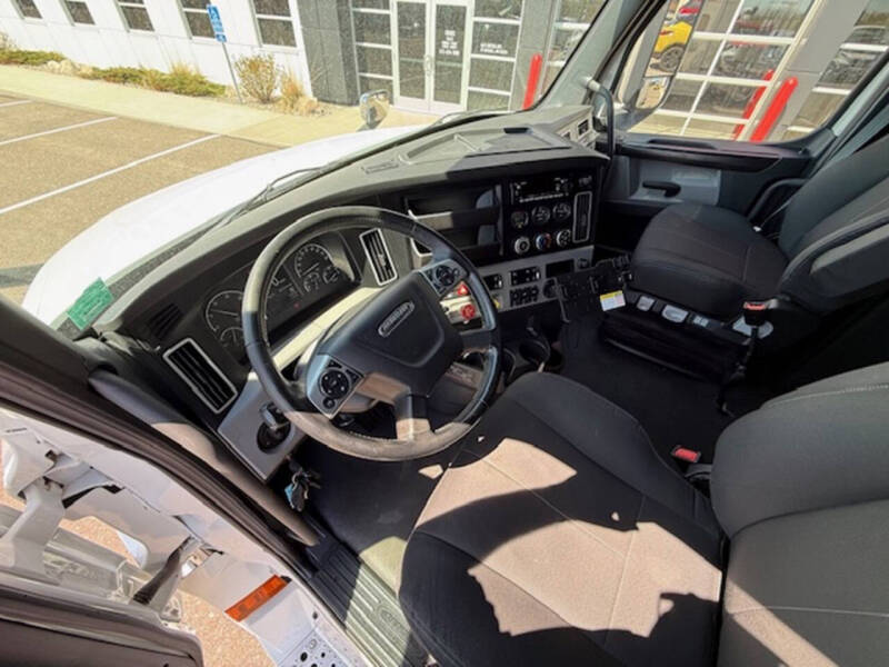2023 Freightliner Cascadia