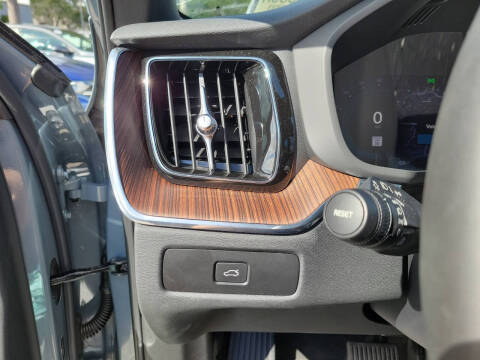 2024 Volvo XC60 B5 Plus Dark Theme