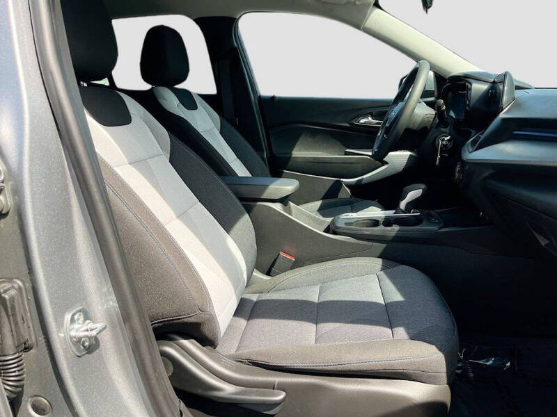 2025 Chevrolet Trax LS