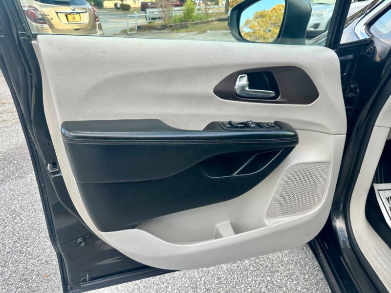 2020 Chrysler Voyager LXi