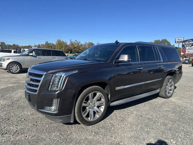 2016 Cadillac Escalade ESV Luxury's photo