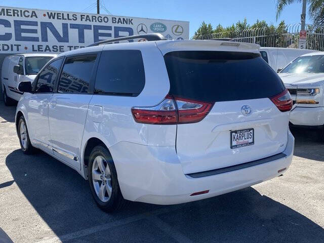 2017 Toyota Sienna LE 7-Passenger Auto Access Seat