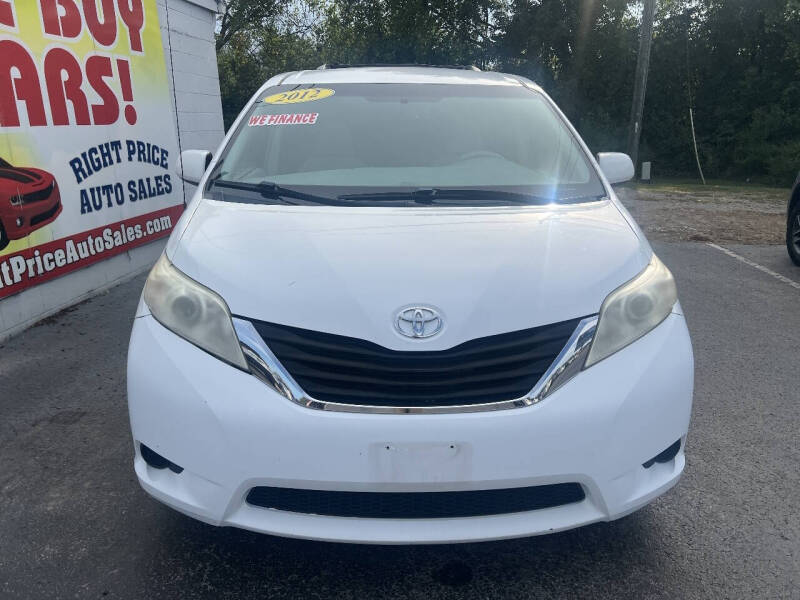 2012 Toyota Sienna LE 7-Passenger Auto Access Seat