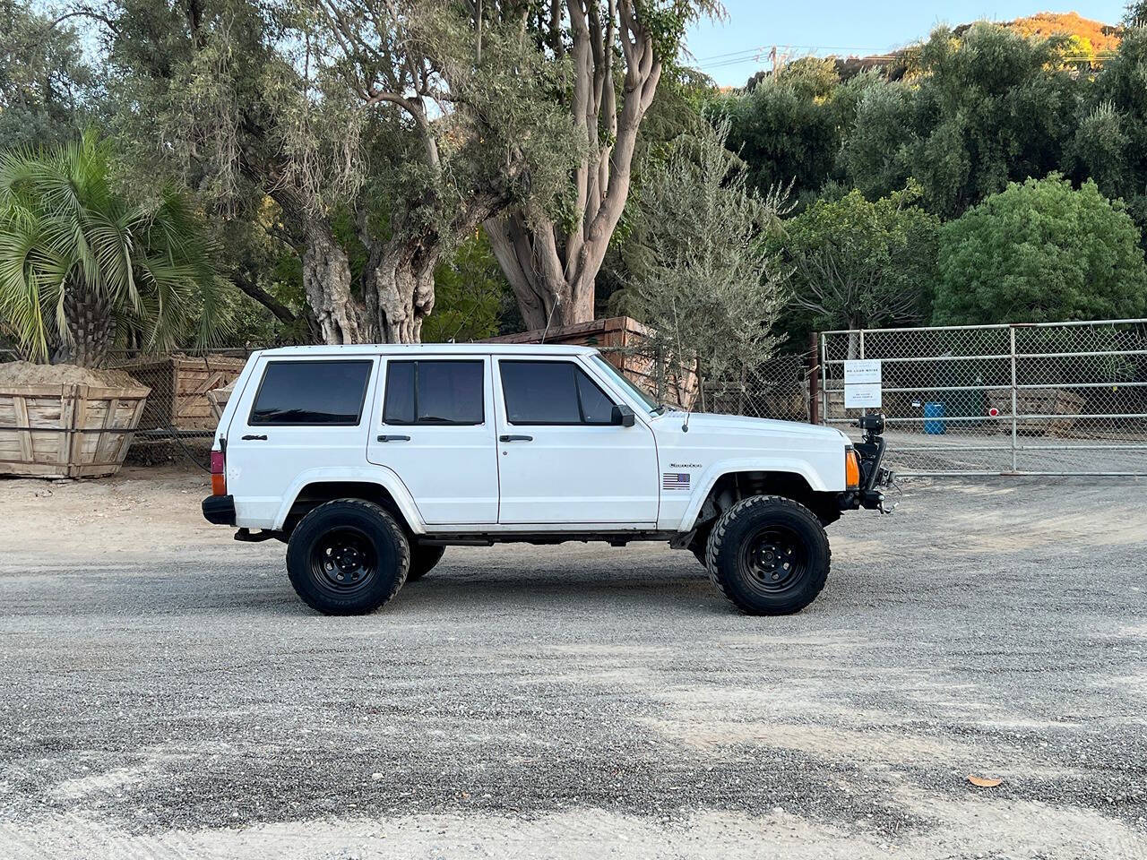 1992 Jeep Cherokee for sale at R&G Auto Sales in Tujunga, CA