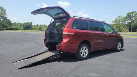 2014 Toyota Sienna LE Mobility 7-Passenger