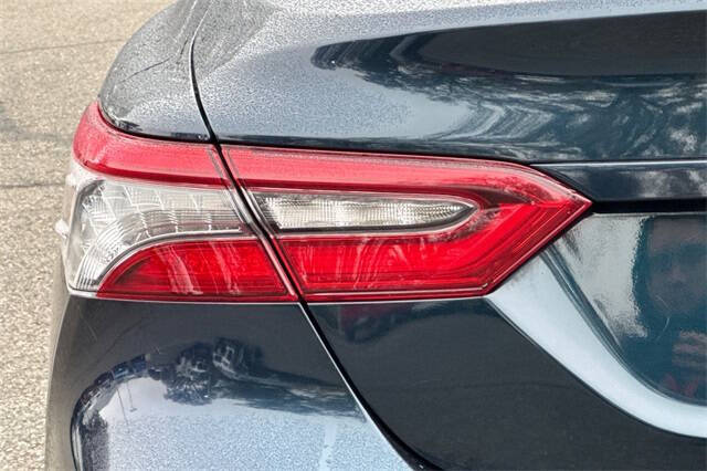 2021 Toyota Camry Hybrid XLE