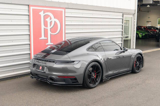 2022 Porsche 911 Carrera 4 GTS