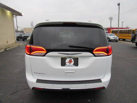 2017 Chrysler Pacifica Touring-L Plus