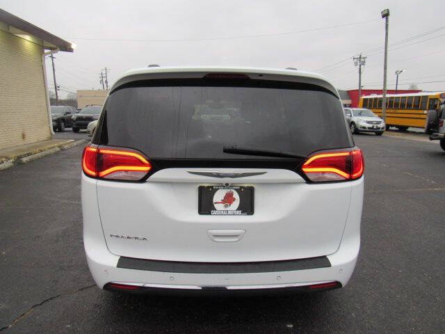 2017 Chrysler Pacifica Touring-L Plus
