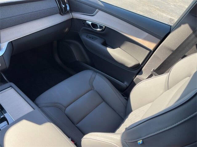 2025 Volvo XC90 B6 Plus Bright Theme 7P