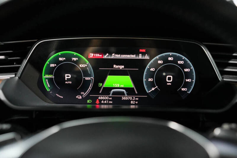 2019 Audi e-tron quattro Premium Plus