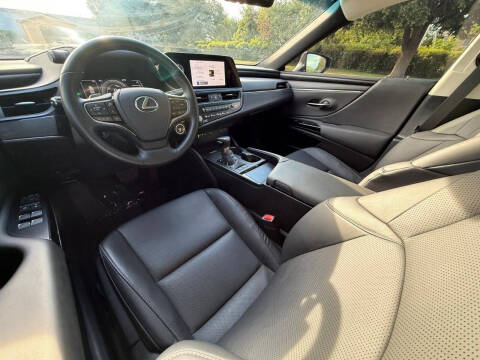 2025 Lexus ES 300h
