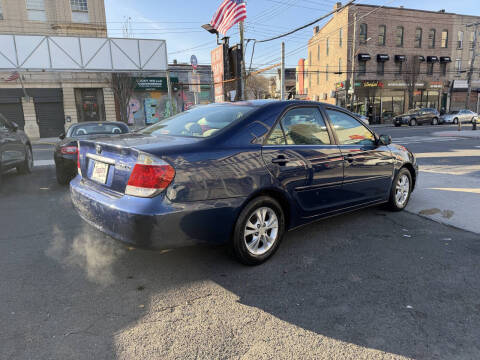 2005 Toyota Camry LE V6