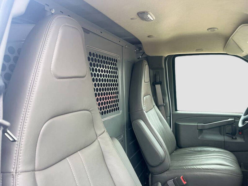 2025 Chevrolet Express 2500