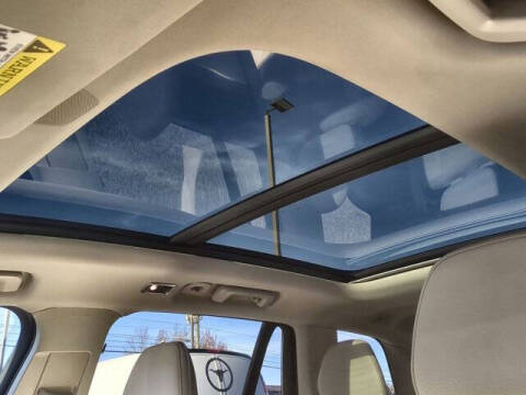 2022 Volvo XC90 T6 Momentum 6-Passenger