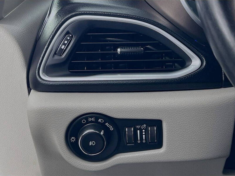 2017 Chrysler Pacifica Touring-L Plus