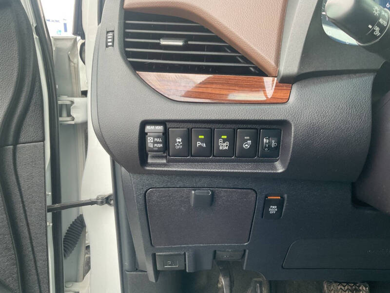 2017 Toyota Sienna Limited Premium 7-Passenger