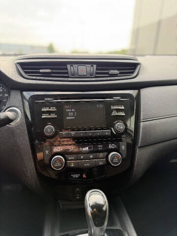 2017 Nissan Rogue SV