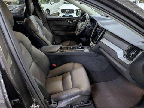 2025 Volvo XC60 B5 Plus Dark Theme