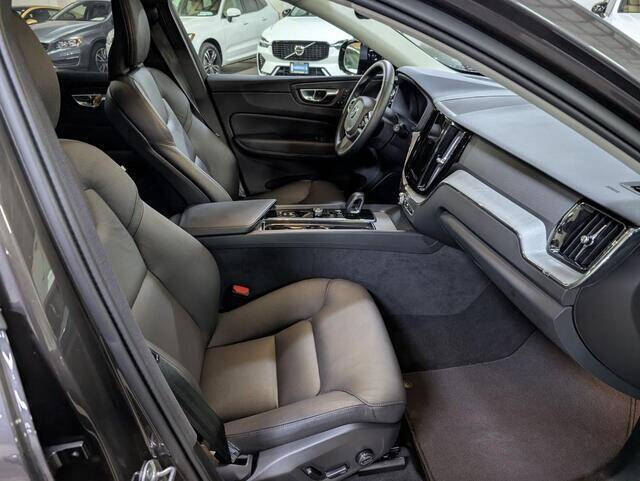 2025 Volvo XC60 B5 Plus Dark Theme