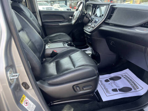 2016 Toyota Sienna SE Premium 8-Passenger