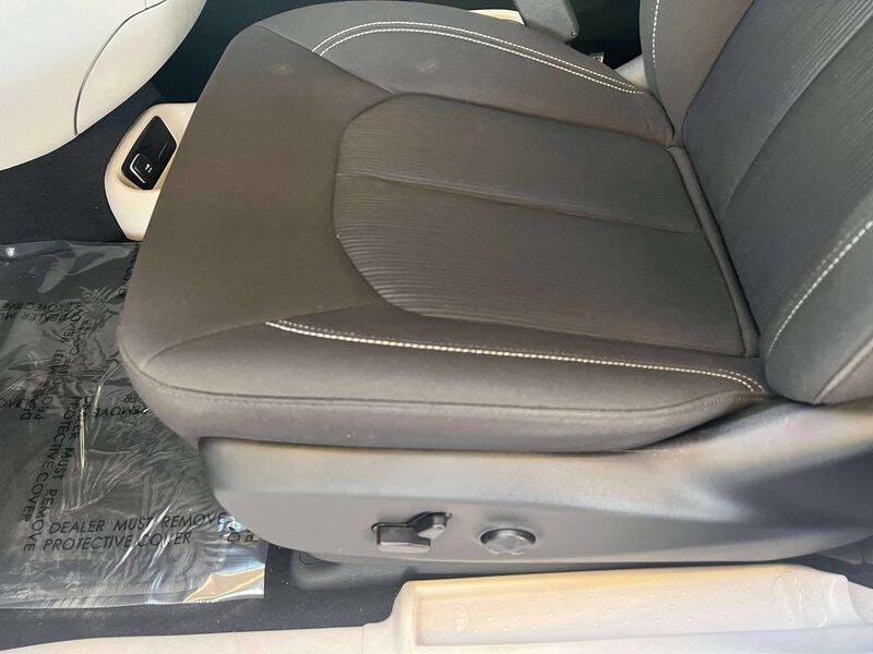 2024 Chrysler Voyager LX