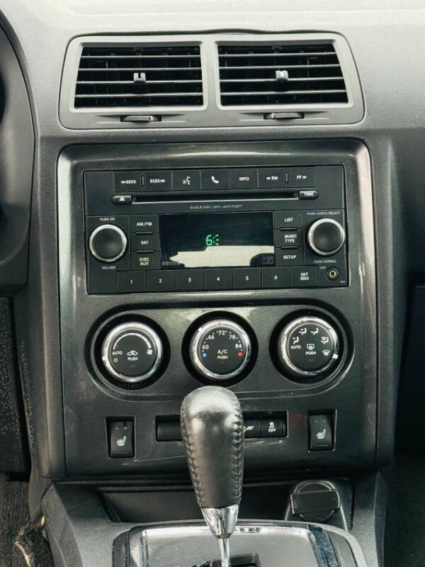 2013 Dodge Challenger SXT Plus