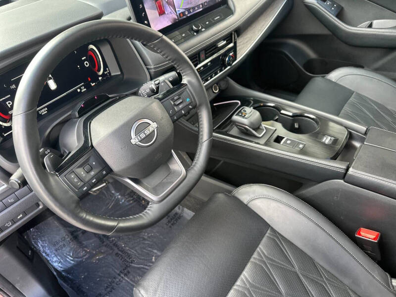 2025 Nissan Rogue Platinum