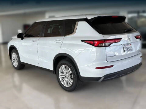 2023 Mitsubishi Outlander ES