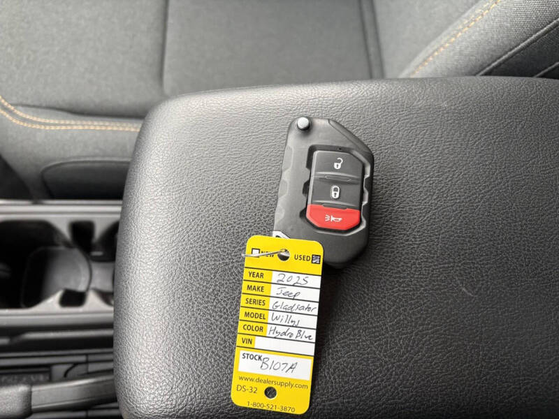 2025 Jeep Gladiator Willys