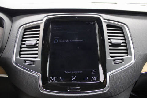 2022 Volvo XC90 T6 Momentum 6-Passenger