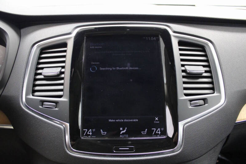 2022 Volvo XC90 T6 Momentum 6-Passenger