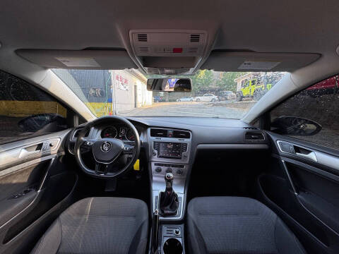 2016 Volkswagen Golf TSI S